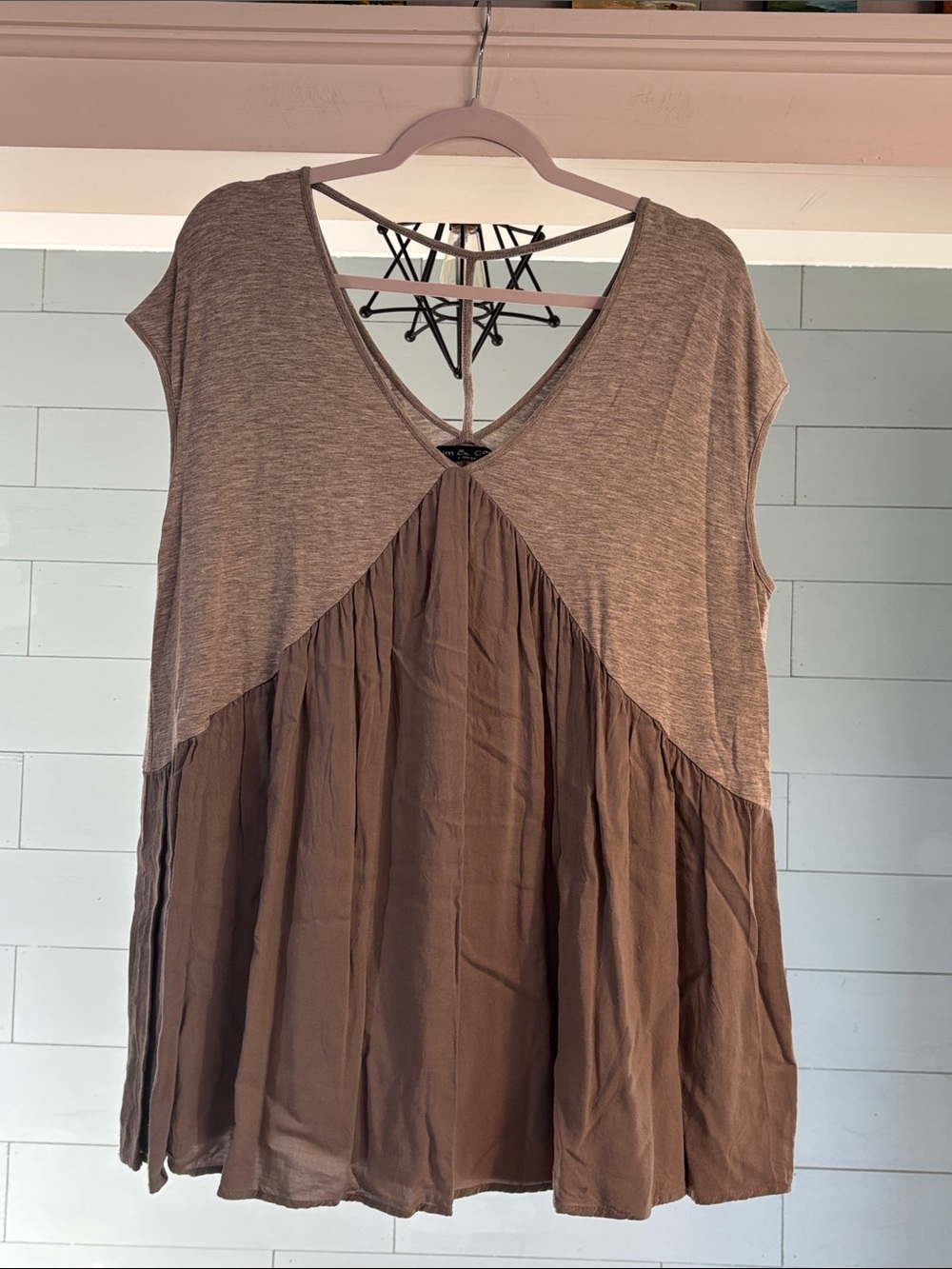 Kim‎ & Cami grey Mixed-Media V-Neck Tunic